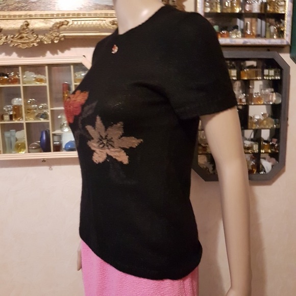 Chanel brooch sweater Paris-Moscow collection - Picture 2 of 16